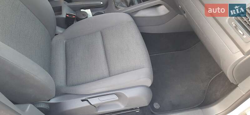 Хетчбек Volkswagen Golf 2008 в Новомосковську