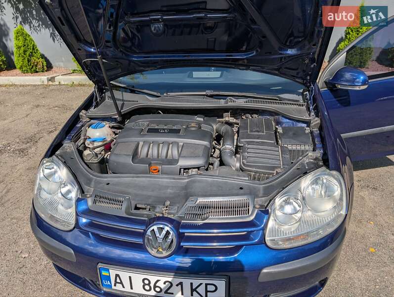 Хэтчбек Volkswagen Golf 2005 в Киеве