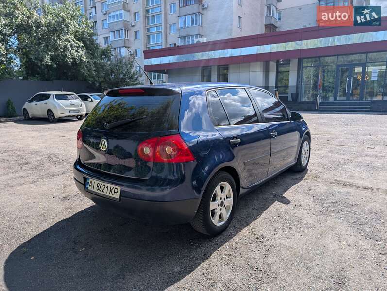 Хэтчбек Volkswagen Golf 2005 в Киеве