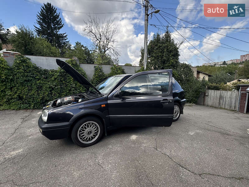 Хетчбек Volkswagen Golf 1992 в Києві