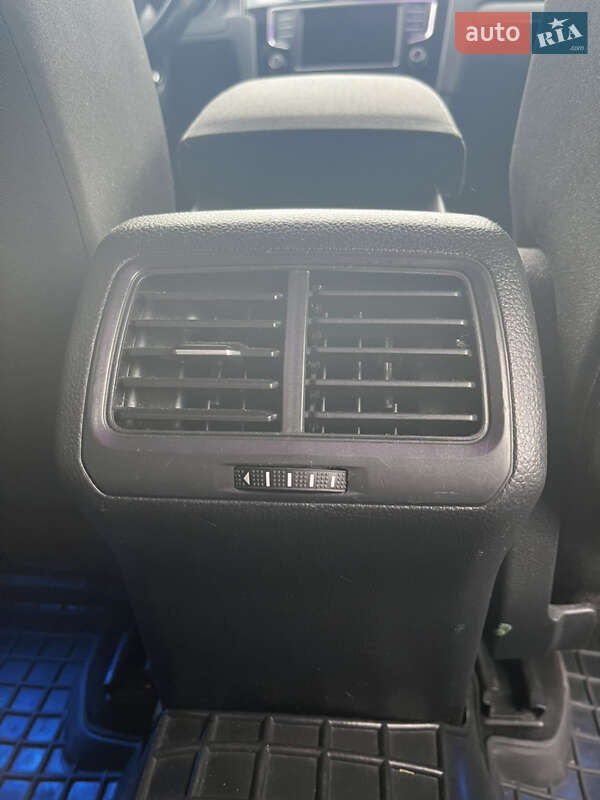 Универсал Volkswagen Golf 2016 в Ужгороде