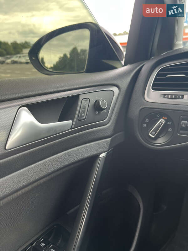 Универсал Volkswagen Golf 2016 в Ужгороде