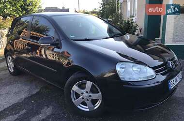 Хэтчбек Volkswagen Golf 2004 в Знаменке