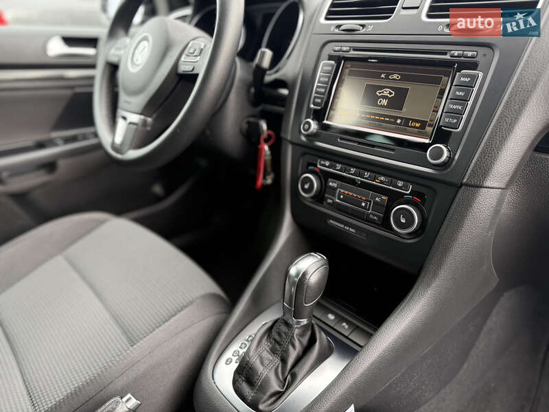 Универсал Volkswagen Golf 2012 в Ровно