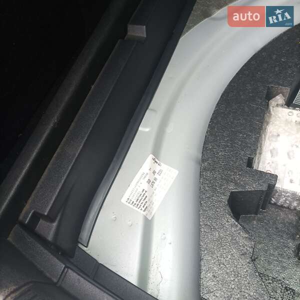 Універсал Volkswagen Golf 2009 в Житомирі