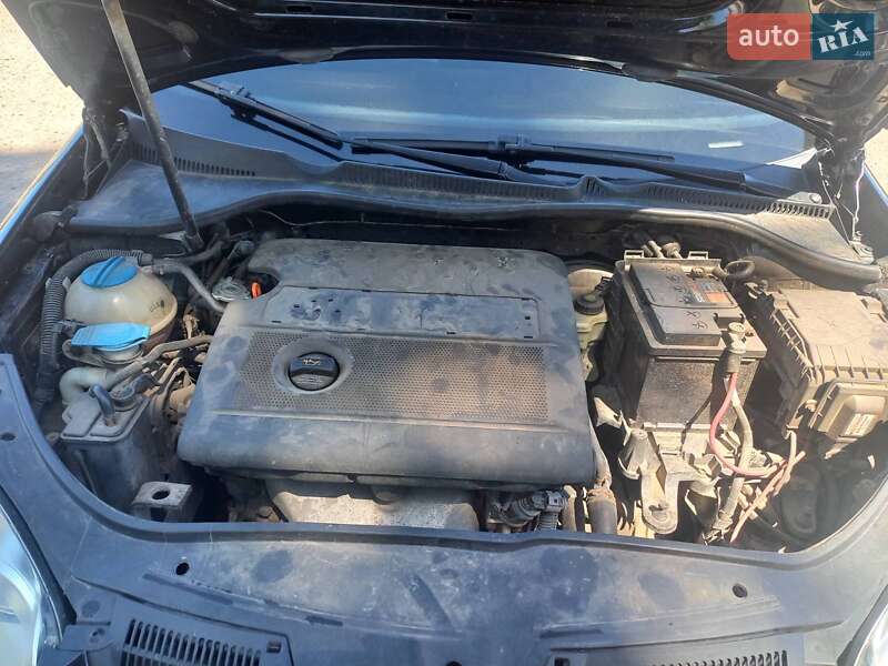 Хетчбек Volkswagen Golf 2004 в Кривому Розі