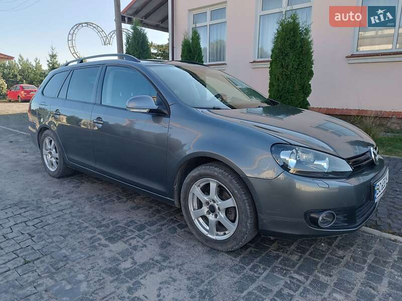 Універсал Volkswagen Golf 2011 в Золочеві