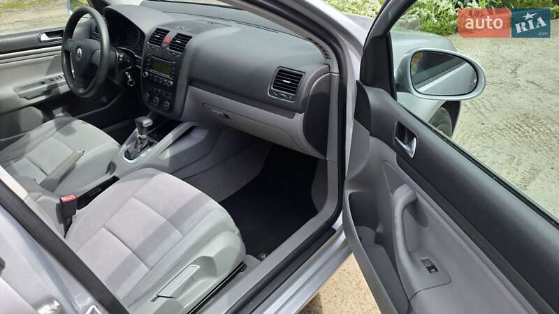 Хэтчбек Volkswagen Golf 2006 в Полтаве