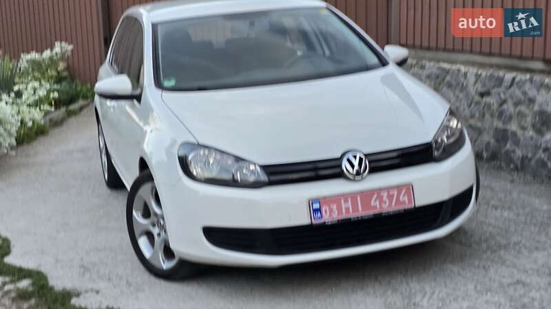 Хэтчбек Volkswagen Golf 2010 в Полтаве
