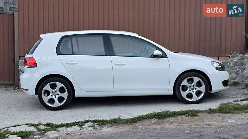 Хэтчбек Volkswagen Golf 2010 в Полтаве