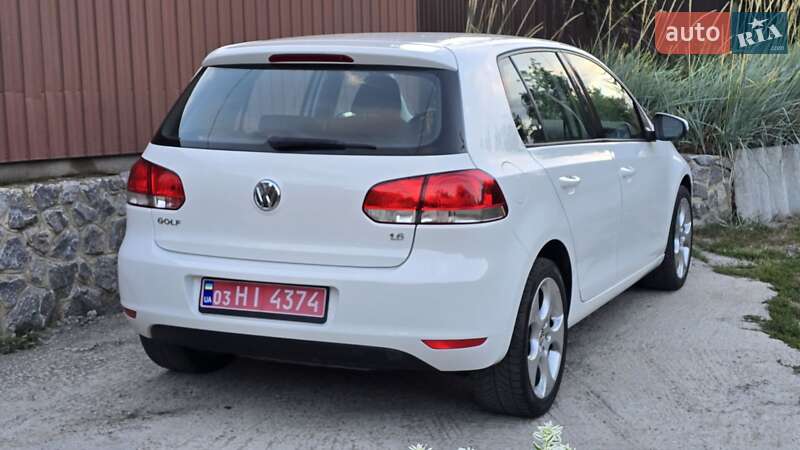 Хэтчбек Volkswagen Golf 2010 в Полтаве
