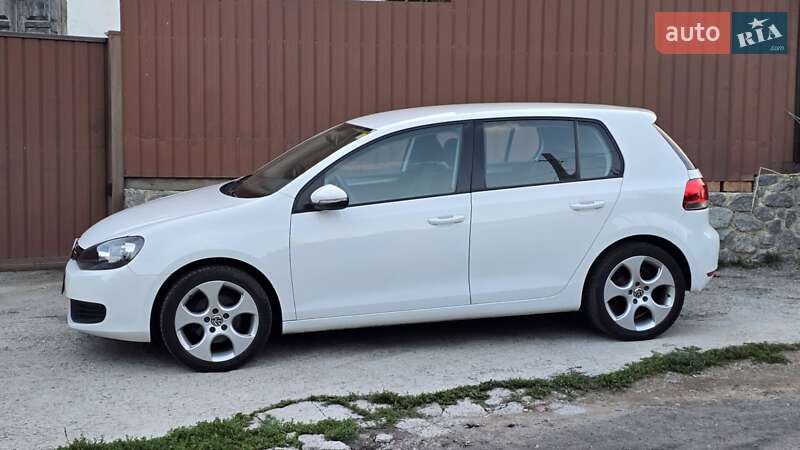 Хэтчбек Volkswagen Golf 2010 в Полтаве