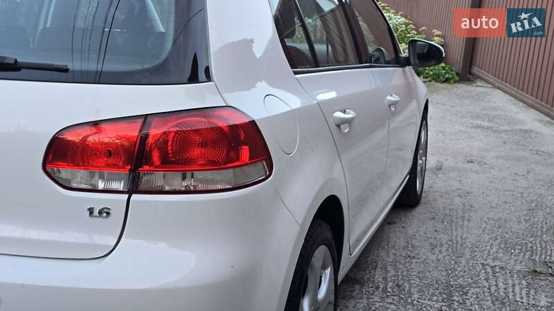 Хэтчбек Volkswagen Golf 2010 в Полтаве