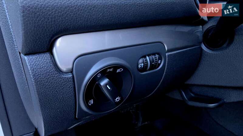 Хэтчбек Volkswagen Golf 2010 в Полтаве