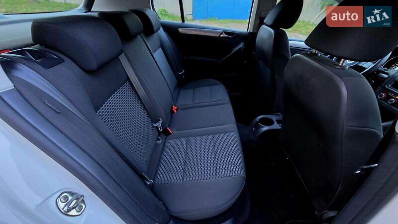 Хэтчбек Volkswagen Golf 2010 в Полтаве