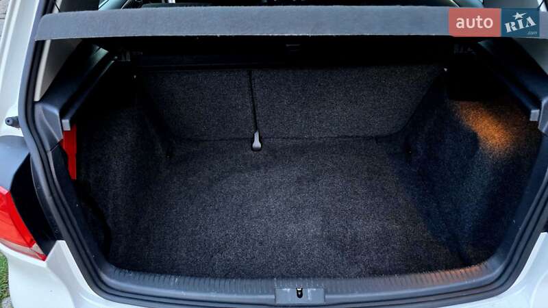 Хэтчбек Volkswagen Golf 2010 в Полтаве