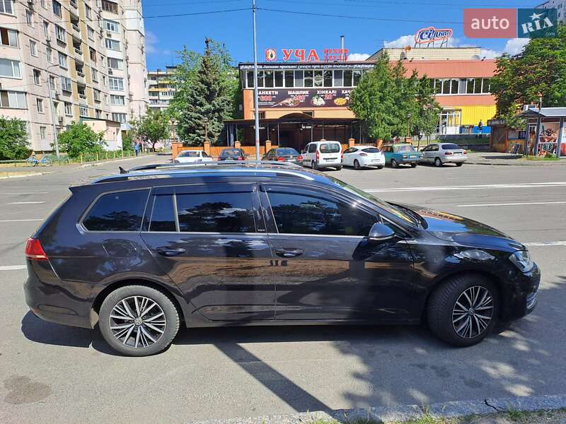 Универсал Volkswagen Golf 2016 в Киеве