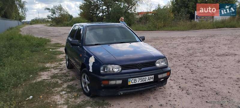 Хетчбек Volkswagen Golf 1994 в Чернігові