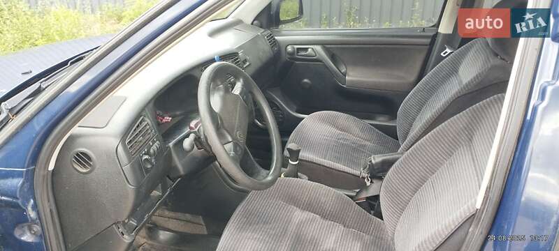 Хетчбек Volkswagen Golf 1994 в Чернігові