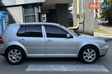 Хетчбек Volkswagen Golf 2002 в  фото 12 Хетчбек Volkswagen Golf 2002 в