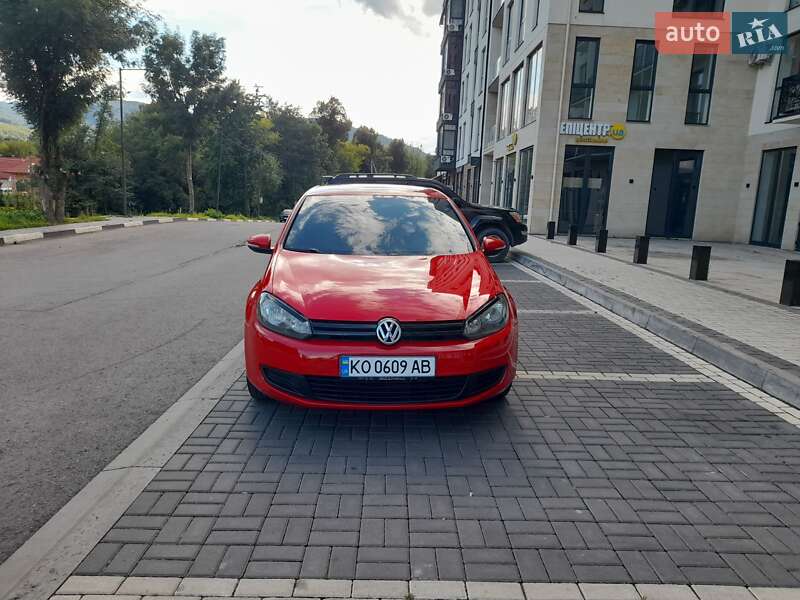 Хетчбек Volkswagen Golf 2011 в Сваляві