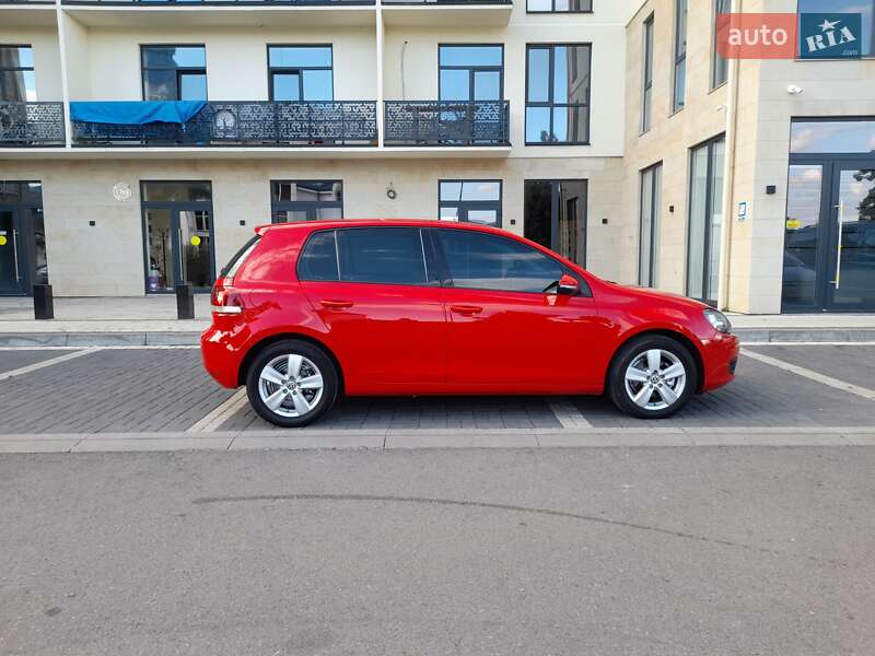 Хетчбек Volkswagen Golf 2011 в Сваляві