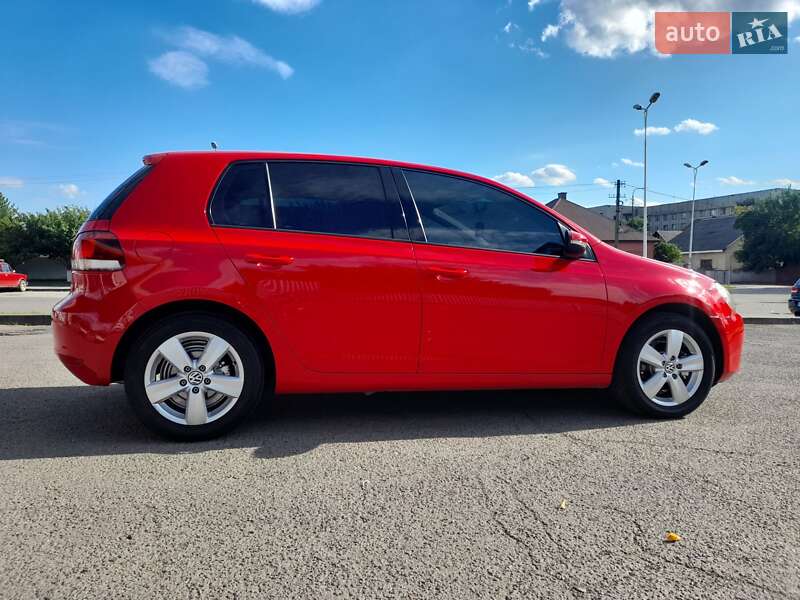 Хетчбек Volkswagen Golf 2011 в Сваляві