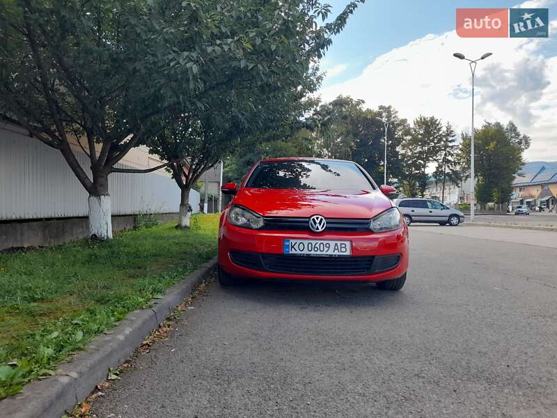 Хетчбек Volkswagen Golf 2011 в Сваляві
