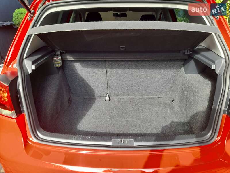 Хетчбек Volkswagen Golf 2011 в Сваляві