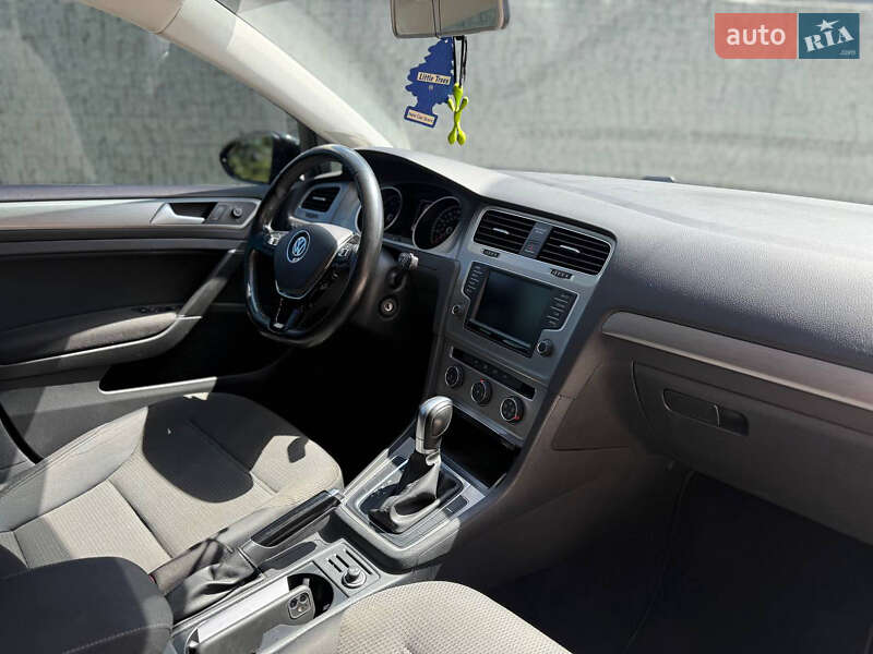 Универсал Volkswagen Golf 2017 в Луцке