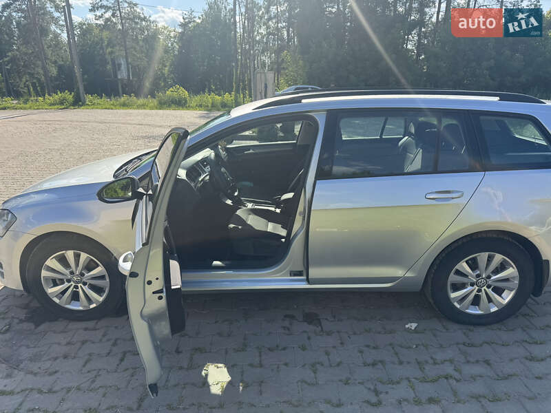 Універсал Volkswagen Golf 2014 в Глухові