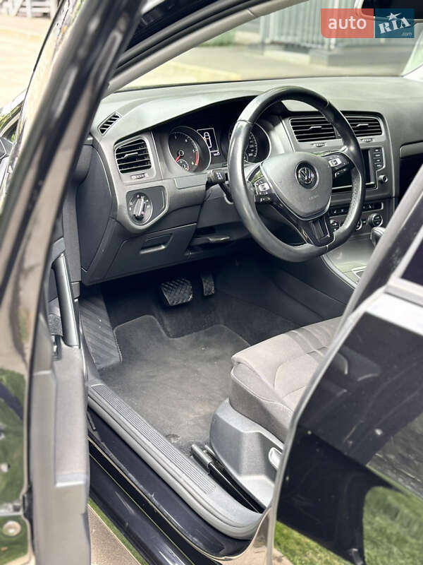 Универсал Volkswagen Golf 2016 в Буче