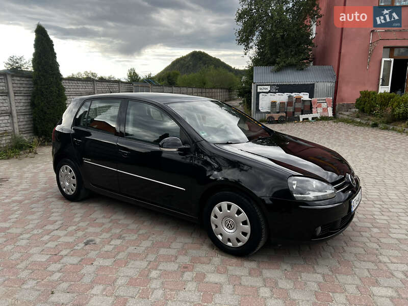 Хэтчбек Volkswagen Golf 2008 в Надворной