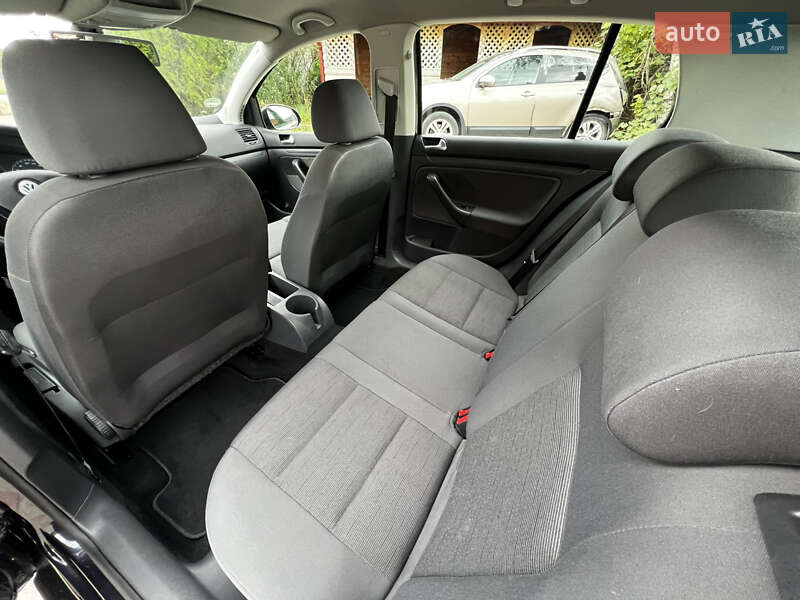 Хэтчбек Volkswagen Golf 2008 в Надворной