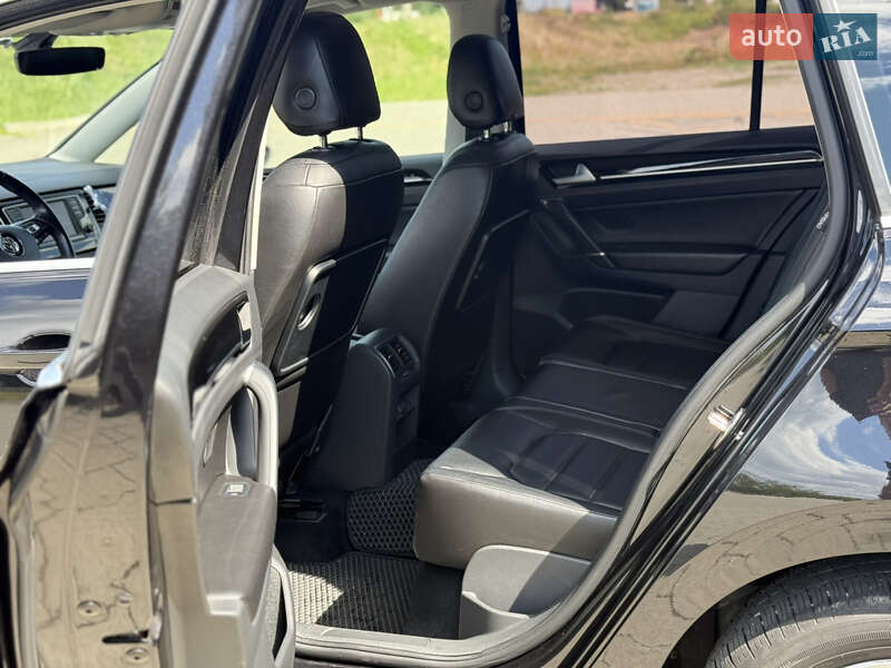 Хетчбек Volkswagen Golf 2016 в Стрию