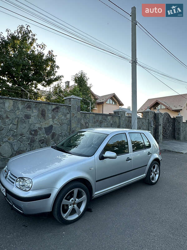 Хетчбек Volkswagen Golf 2001 в Львові