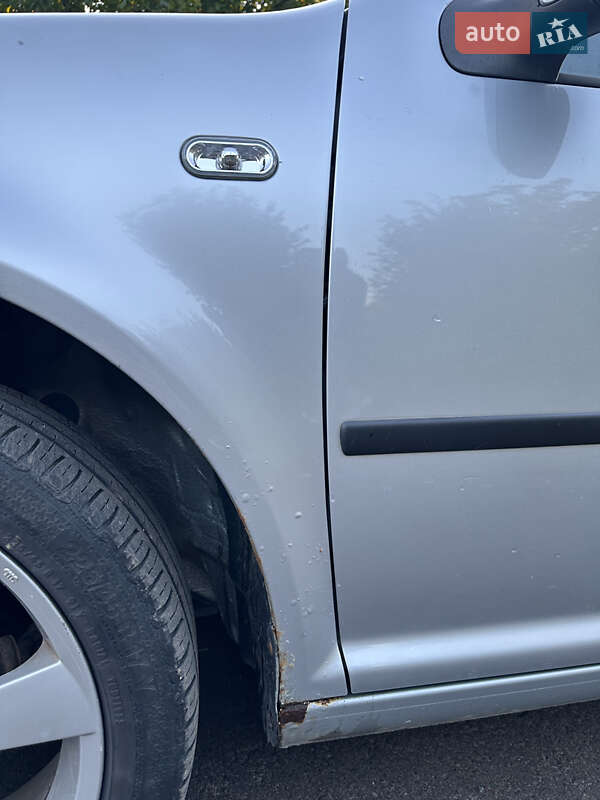 Хетчбек Volkswagen Golf 2001 в Львові