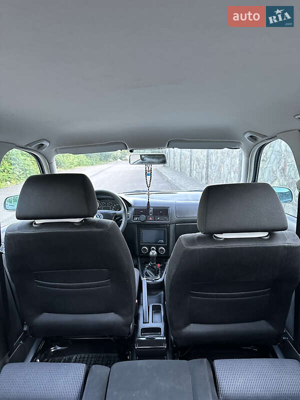 Хетчбек Volkswagen Golf 2001 в Львові