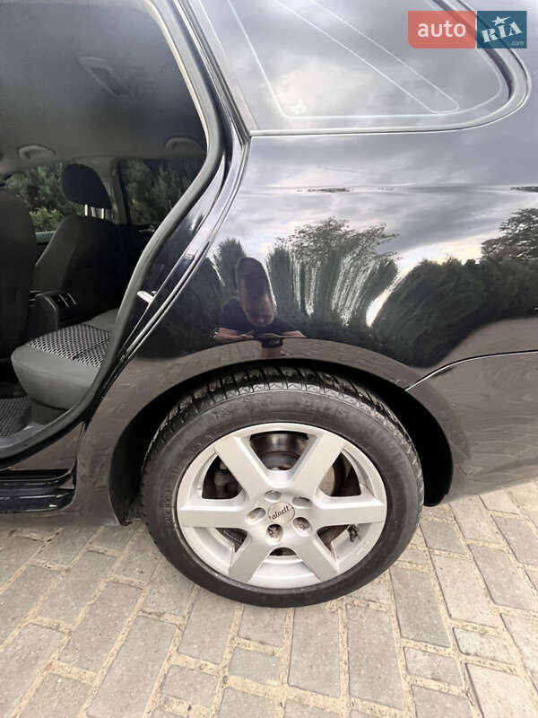 Універсал Volkswagen Golf 2010 в Самборі