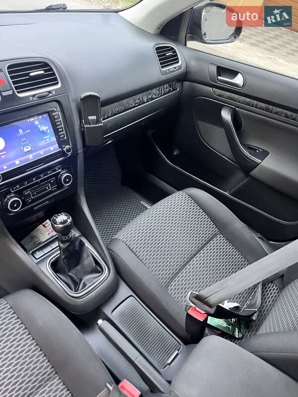 Універсал Volkswagen Golf 2010 в Самборі