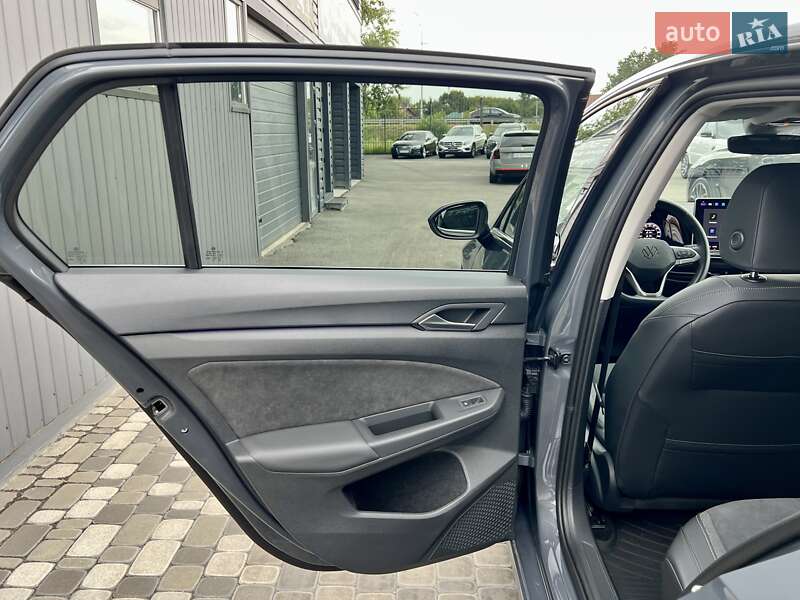 Хетчбек Volkswagen Golf 2024 в Києві