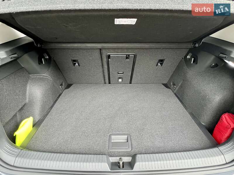 Хетчбек Volkswagen Golf 2024 в Києві