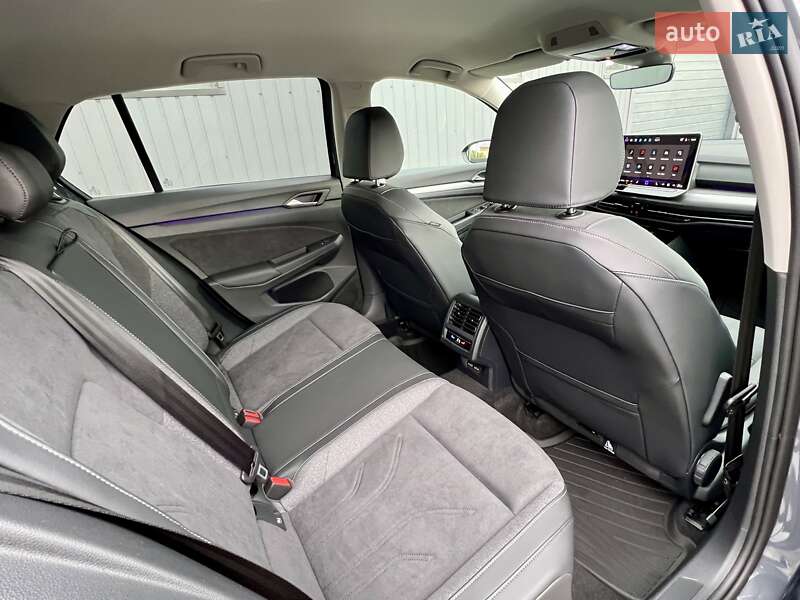 Хетчбек Volkswagen Golf 2024 в Києві