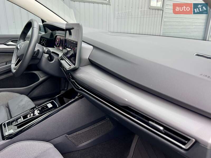 Хетчбек Volkswagen Golf 2024 в Києві