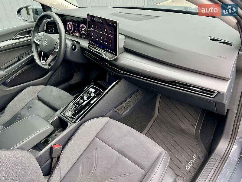 Хетчбек Volkswagen Golf 2024 в Києві