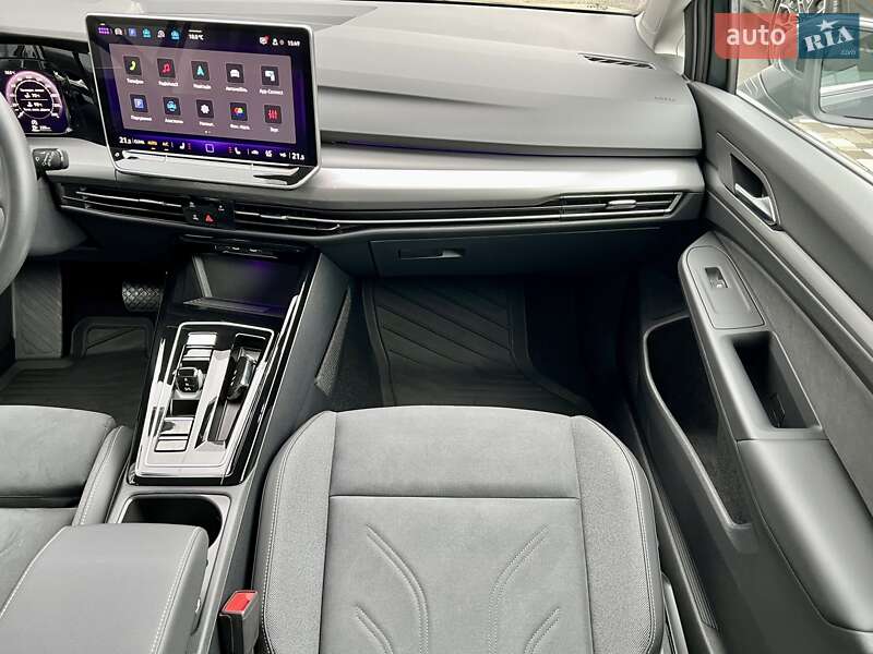 Хетчбек Volkswagen Golf 2024 в Києві