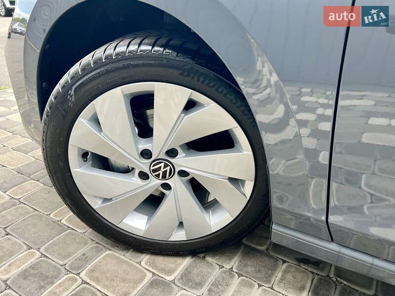 Хетчбек Volkswagen Golf 2024 в Києві