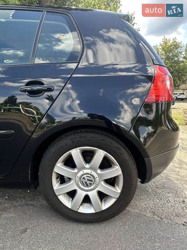 Хетчбек Volkswagen Golf 2005 в Києві