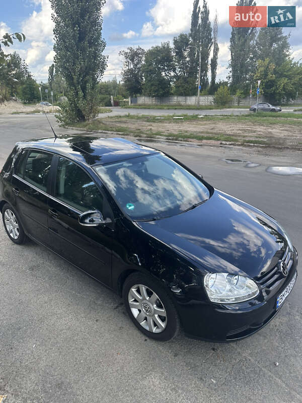 Хетчбек Volkswagen Golf 2005 в Києві