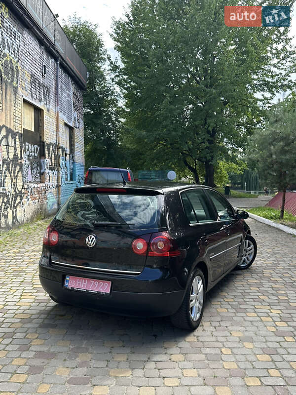 Хетчбек Volkswagen Golf 2008 в Луцьку